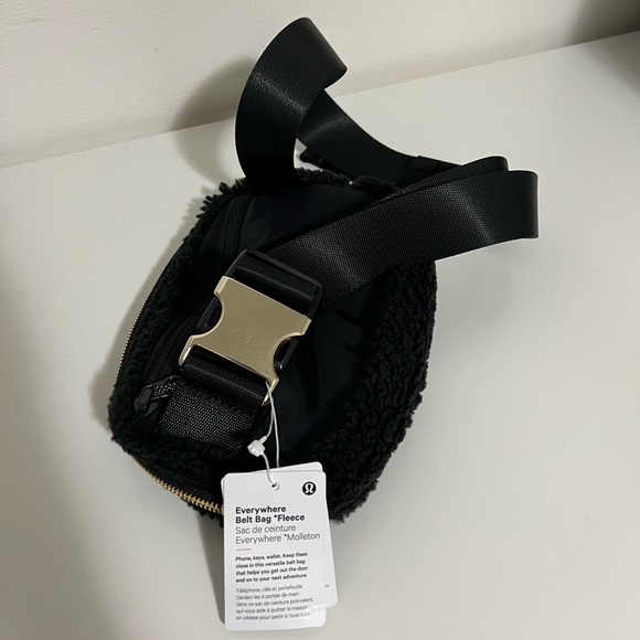 Lululemon black sherpa belt bag, new with tags - Picture 4 of 4